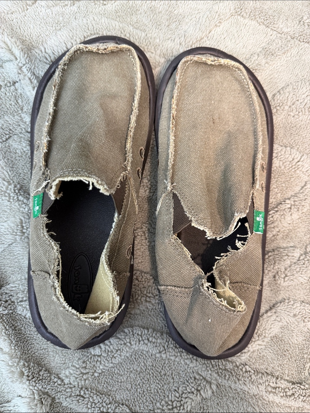 NWOT Sanuk Men's Slip-On Shoes - Olive Canvas with Dark Brown Sole